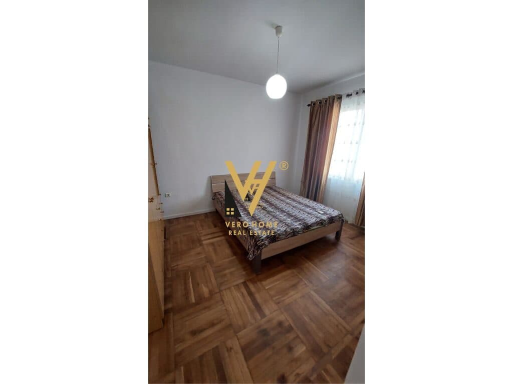 JEPET AMBIENT 120 M2 ME QERA MYSLYM SHYRI 900 EURO 4
