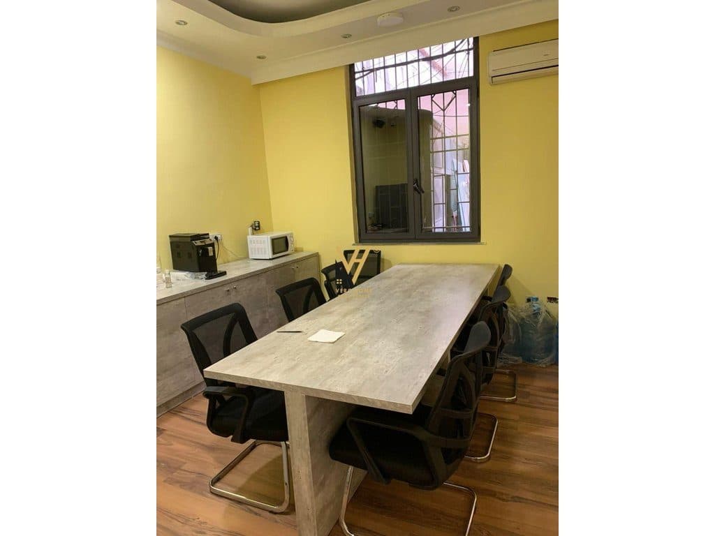 JEPET AMBIENT BIZNESI 200M2 ME QERA NE BLLOK 2.500 EURO 4