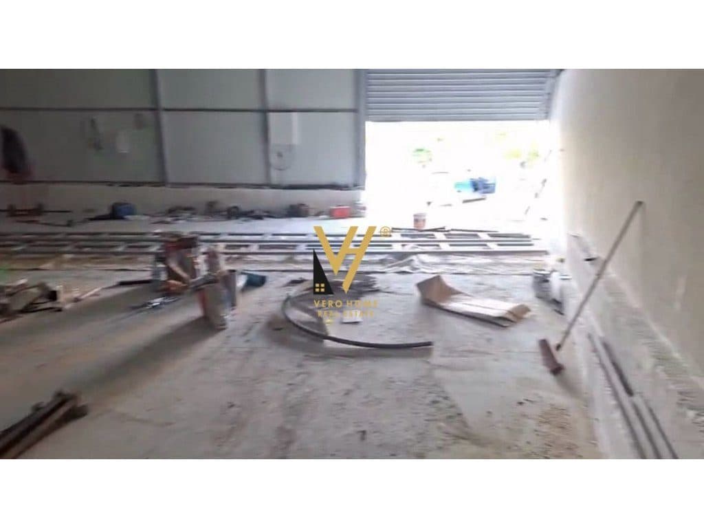 JEPET MAGAZINE 250M2 ME QERA NE KASHAR 1.200 EURO 1