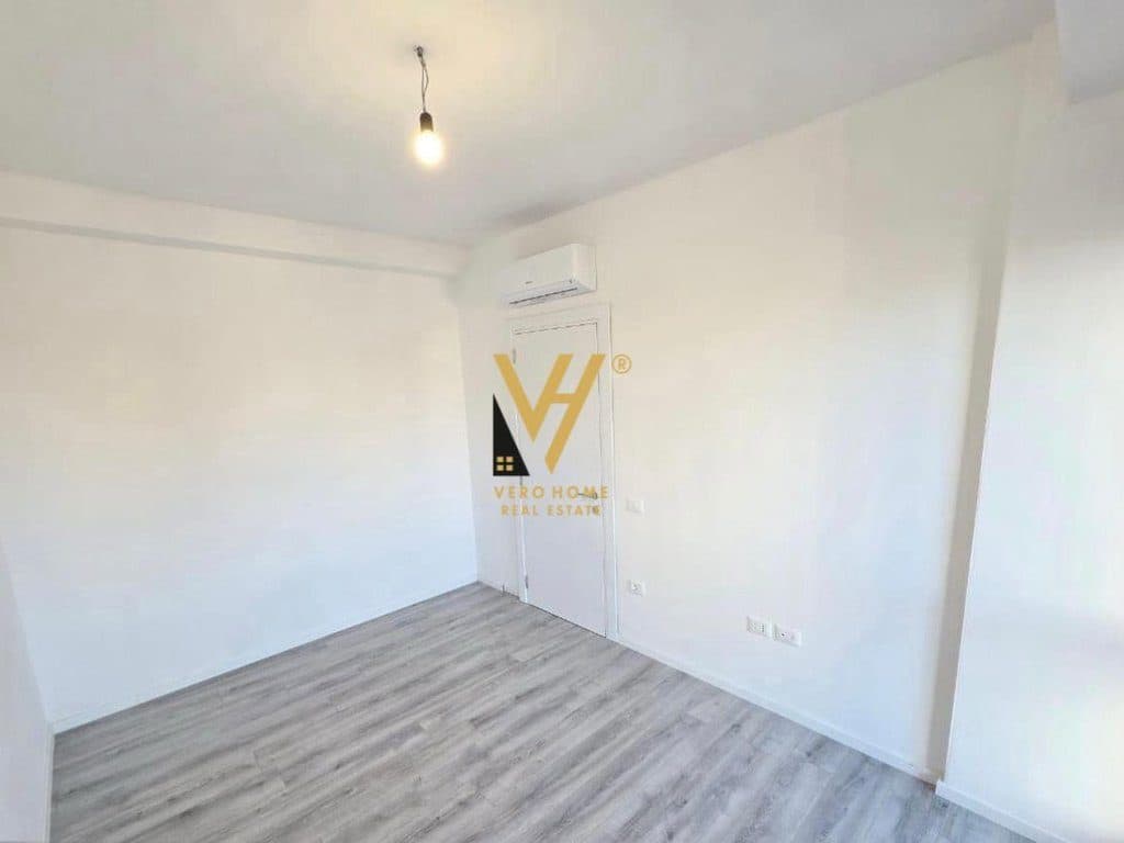 JEPET ZYRE 58 M2 ME QERA NE MYSLYM SHYR 500 EURO 3