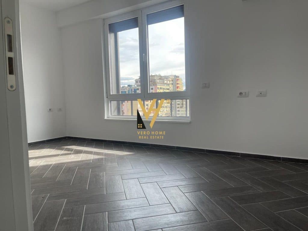 JEPET ZYRE 80 M2 ME QERA NE MYSLYM SHYR 800 EURO 3