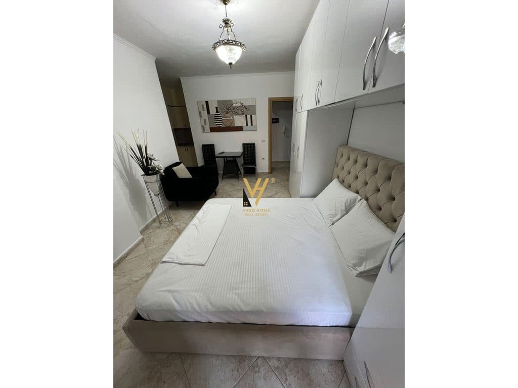 JEPET GARSONIERE 48 M2 ME QERA TE RRUGA E BARRIKADAVE 50.000 LEKE 2