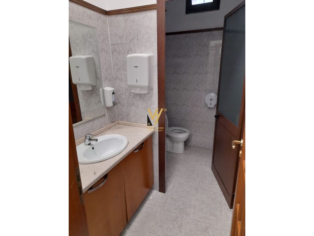 Jepet Ambient Komercial me qera te Bulevardi Zogu i Pare 224 m2 3