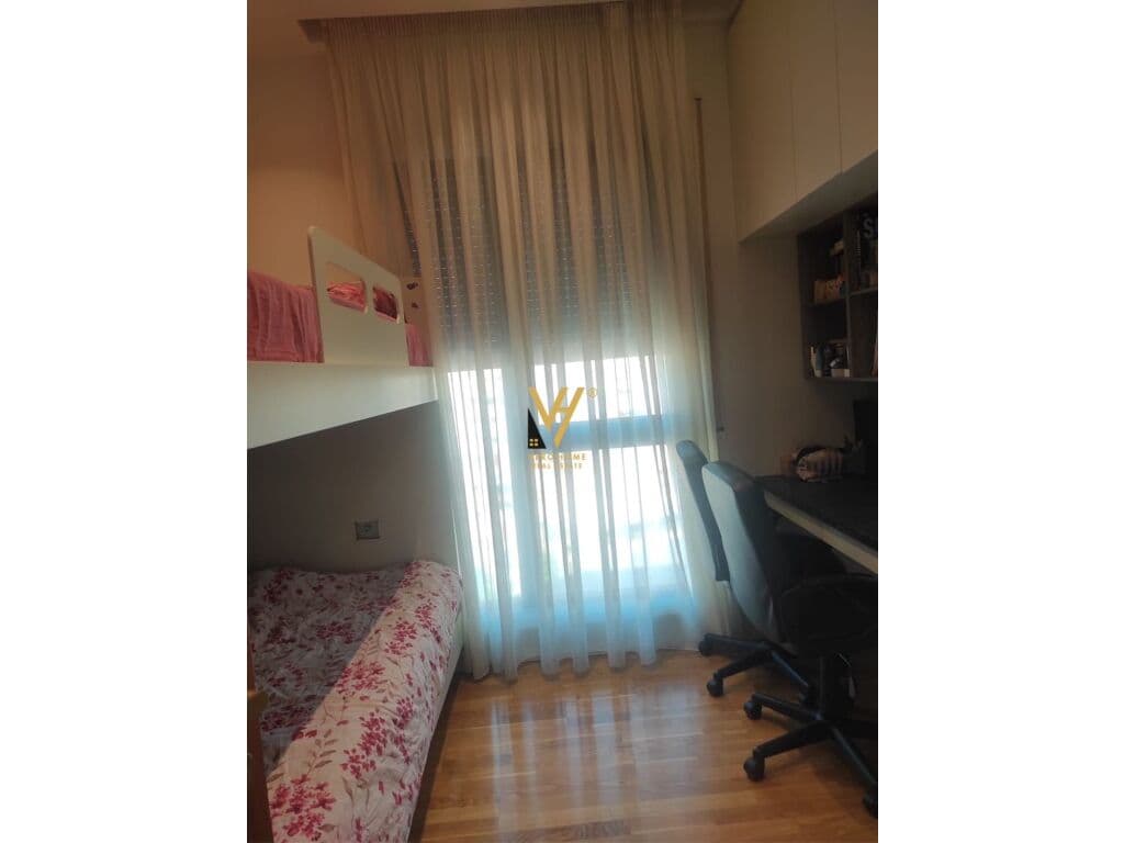 Jepet Apartament 2+1+2+ballkon me qera te Rruga e Barrikdave 108 m2 4
