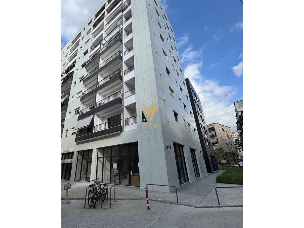 JEPET AMBIENT 130 M2 ME QERA TE BLLOKU I AMBASADAVE 2.500 EURO 1