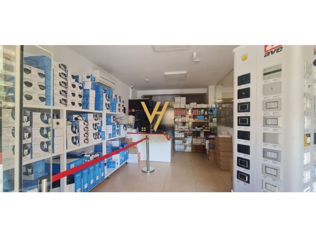 Jepet zyre me qera te Tregu Elektrik 450 m2 3