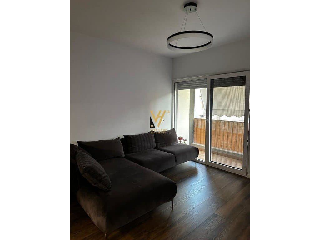 JEPET APARTAMENT 1+1+BLK ME QIRA TE KRISTAL CENTER 70.000 LEKE