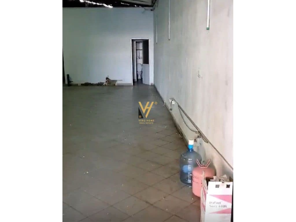 JEPET MAGAZINE 500 M2 ME QERA TE ISH DOGANA 4.000 EURO 3
