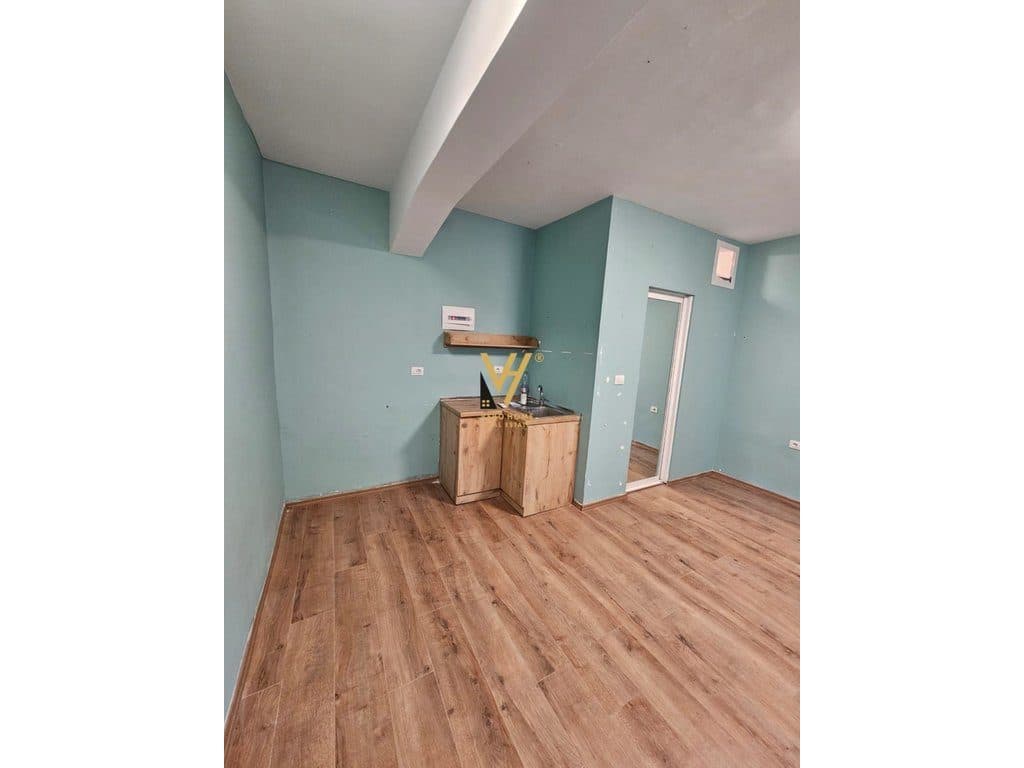 JEPET ZYRE 30 M2 ME QIRA TE BLV.GJERGJ FISHTA 35.000 LEKE 2