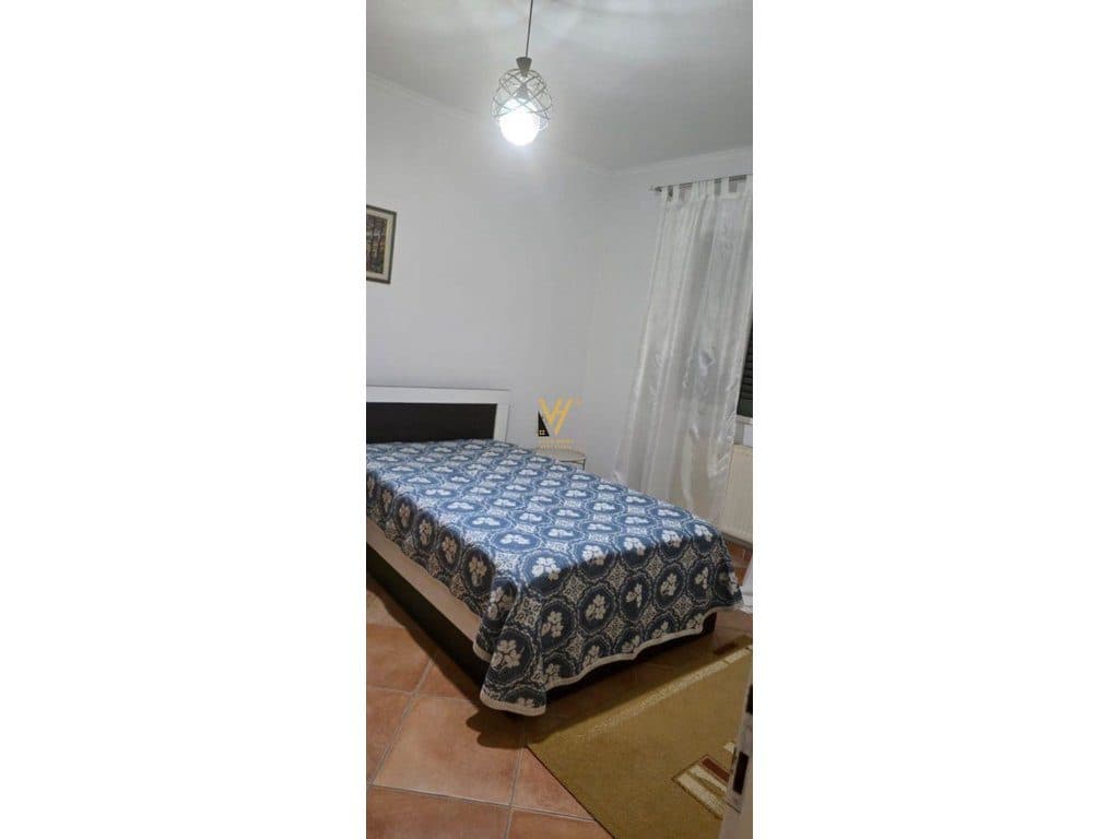JEPET SHTEPI PRIVATE 3+1+3 ME QERA TE VILAT GJERMANE 70.000 LEKE 4