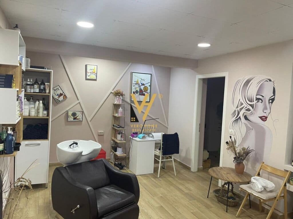 Jepet Dyqan me qera te Rruga Pjeter Budi 130 m2 4