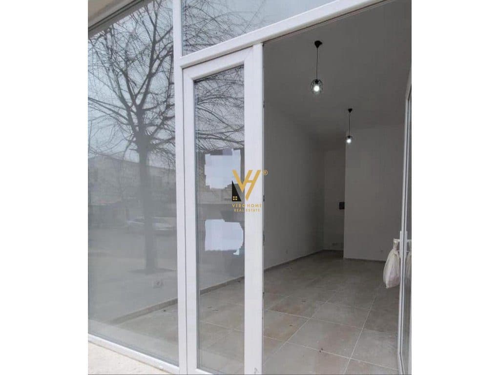 JEPET AMBIENT 66 M2 ME QIRA NE VASIL SHANTO 1.400 EURO