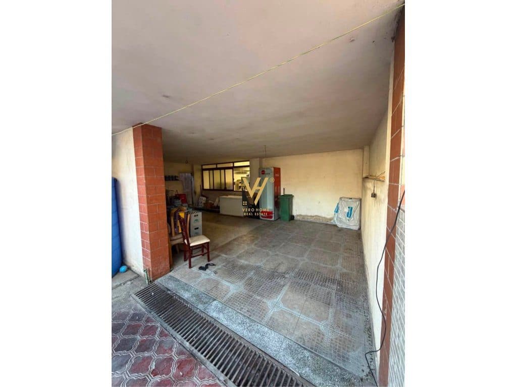 JEPET AMBIENT BIZNESI 370 M2 ME QERA NE SAUK 200.000 LEKE 2