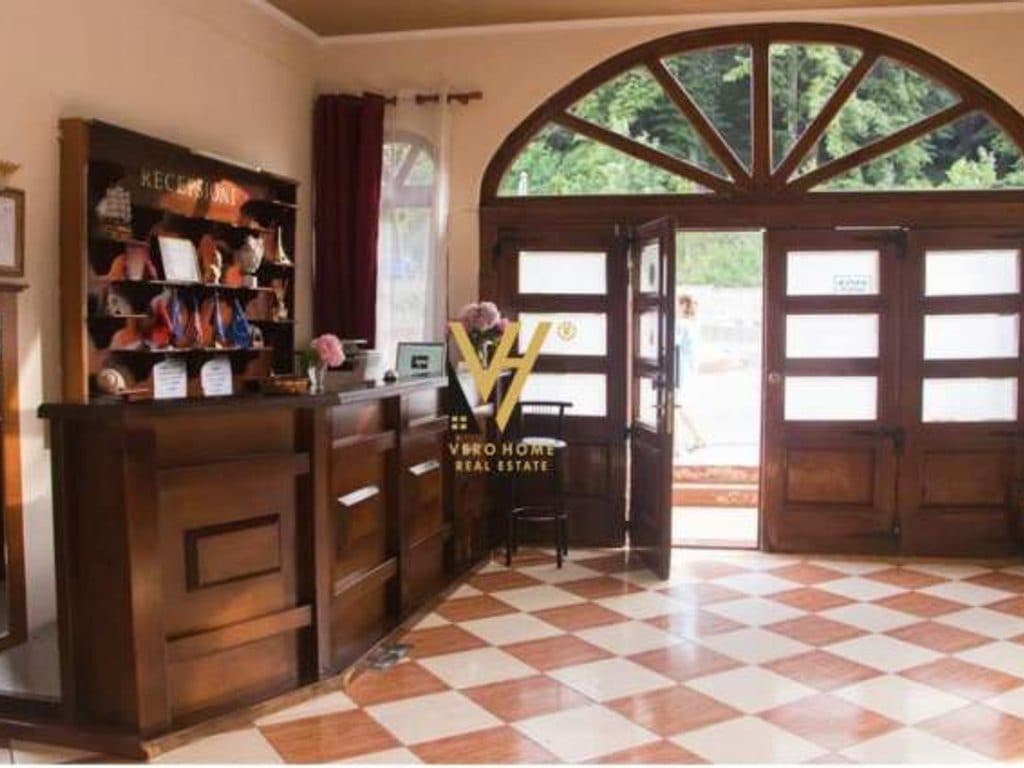 JEPET HOTEL 7 KATESH ME QERA TE RRUGA E ELBASANIT 35.000 EURO