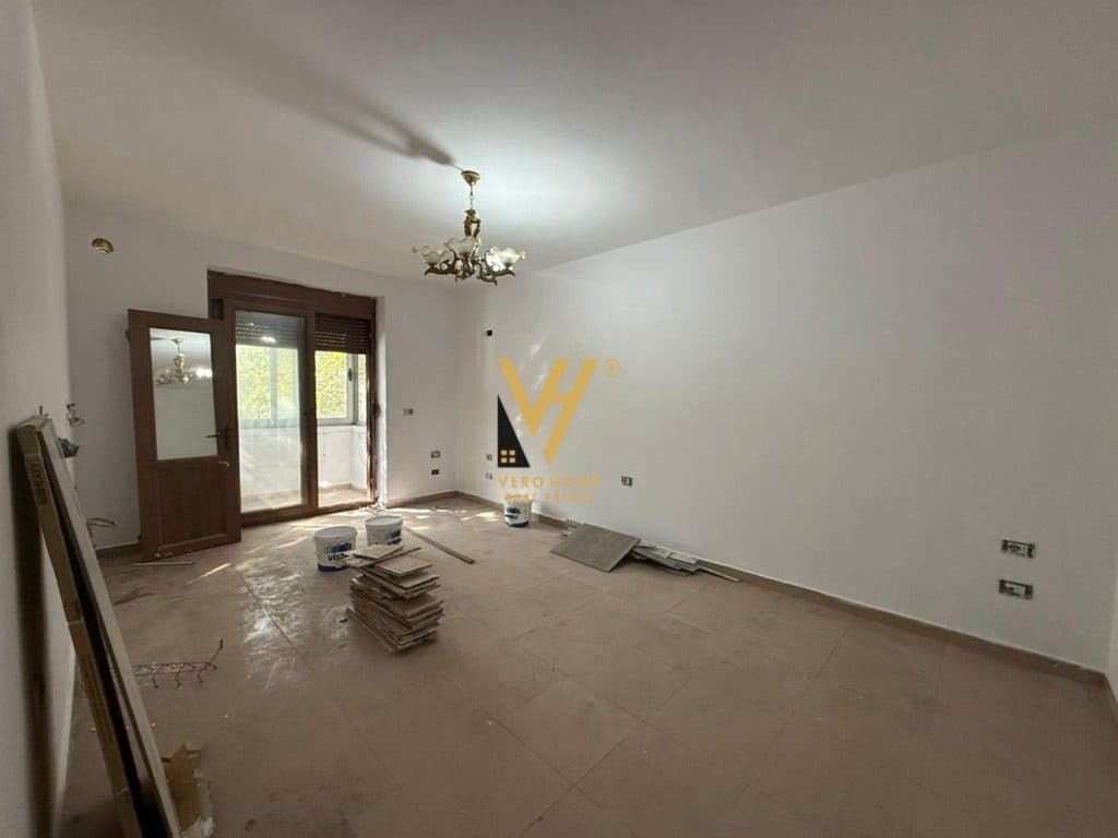 JEPET AMBIENT BIZNESI 70 M2 ME QERA NE VASIL SHANTO 50.000 LEKE