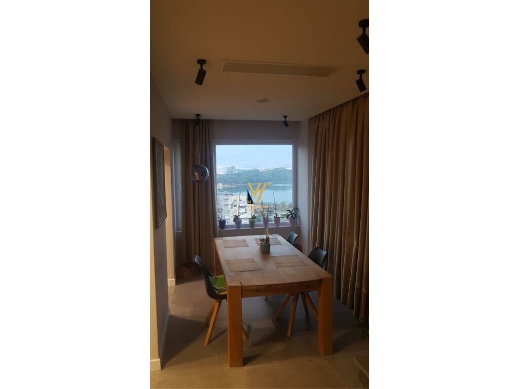 Jepet Apartament 3+1+2+ballkon me qera te Kopshti Botanik 160 m2 2