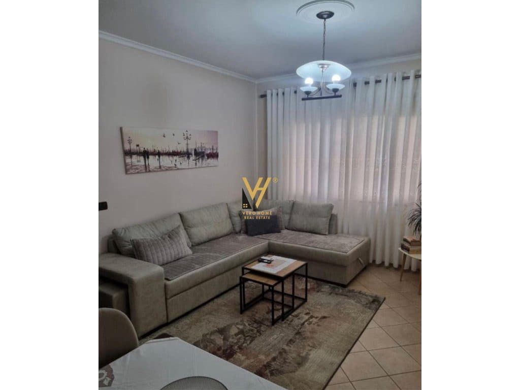 JEPET APARTAMENT 1+2+BLK ME QIRA TE RR. PETRO NINI LUARASI 60.000 LEKE
