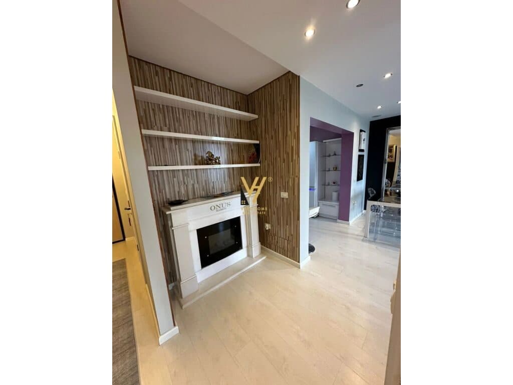 Shitet Apartament 2+1+ballkon te Ish Blloku 101 m2 2