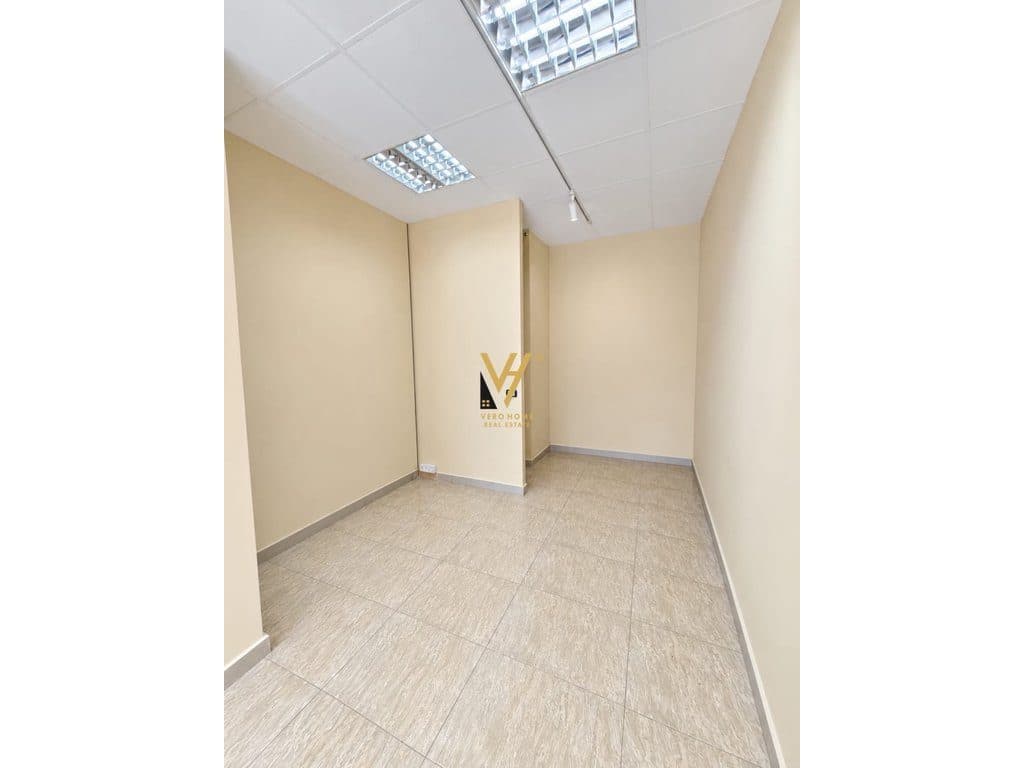 JEPET AMBIENT BIZNESI 42 M2 ME QIRA NE PORCELAN 50.000 LEKE 2