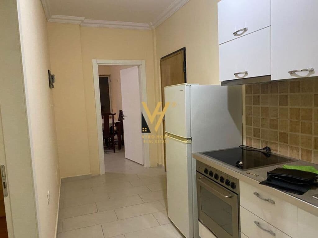 Jepet Apartament 2+1 me qera pran Shkolles Marlin Barleti 110 m2 2