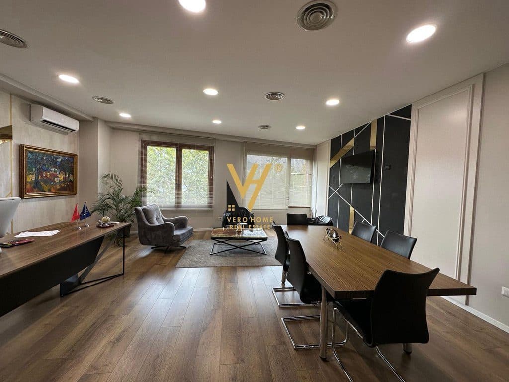 JEPET ZYRË 187 M2 ME QIRA TE BULEVARDI GJERGJ FISHTA 250.000 LEKE