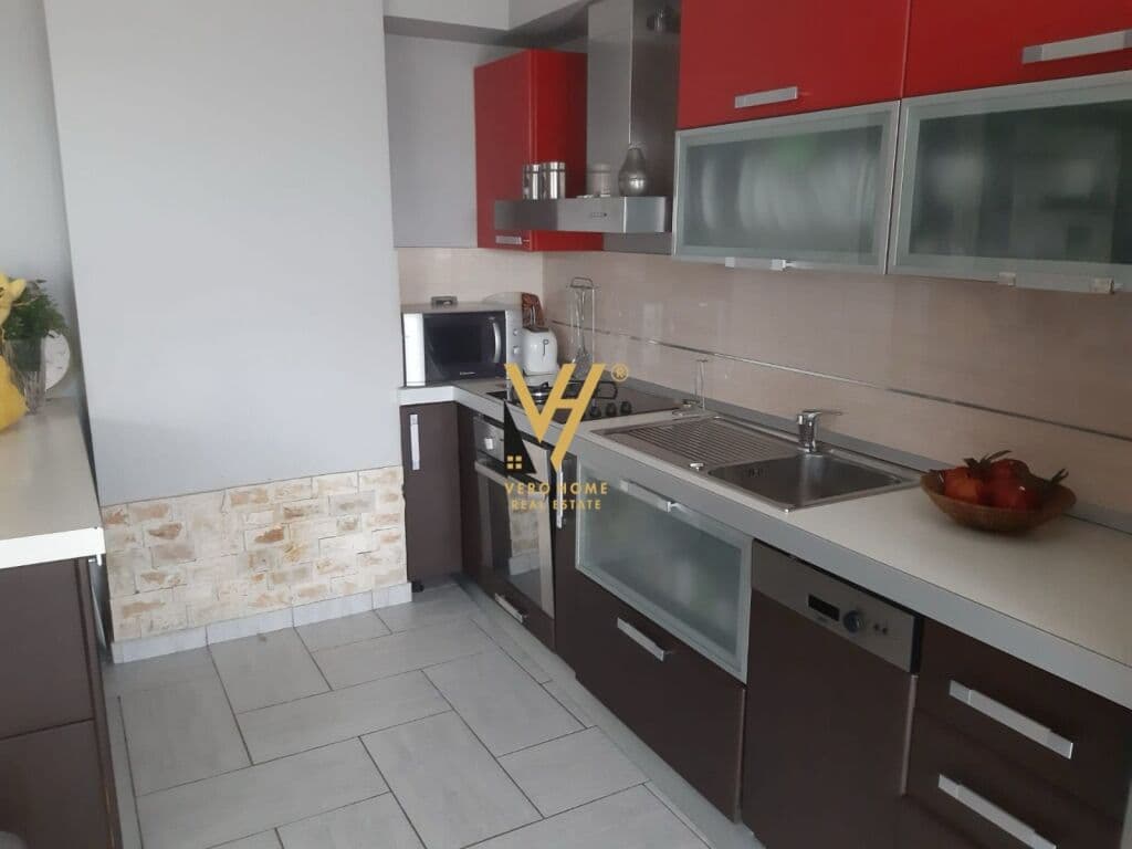 Jepet Apartament 3+1+2+ballkon me qera te 21 Dhjetori 223 m2 2
