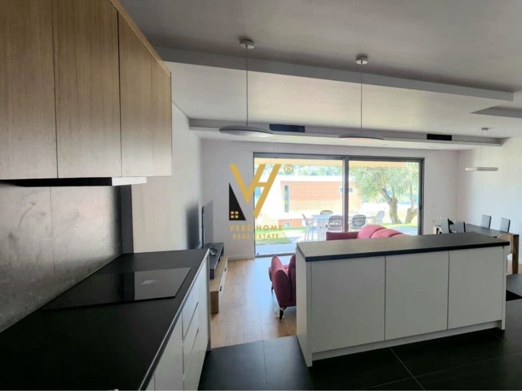 Shitet Vile dy kateshe te Kompleksi Olive Grove , Teg 220 m2 3