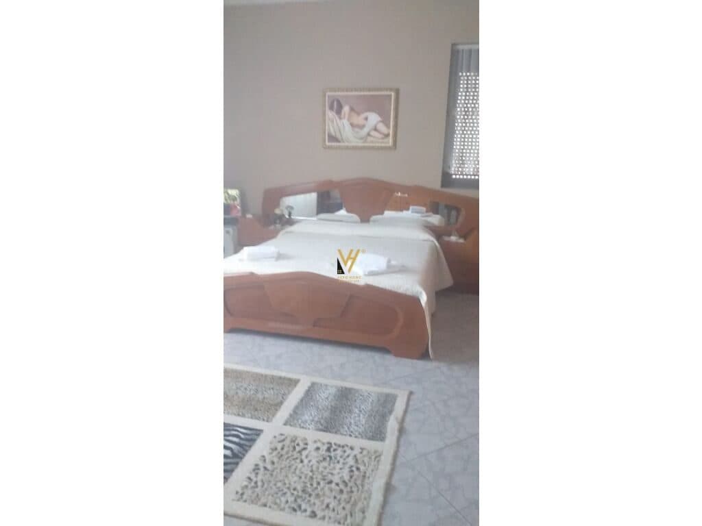 Shitet Vile dy kateshe ne Sauk 866 m2 3