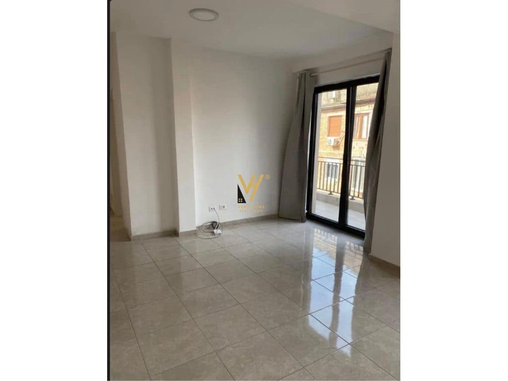 JEPET APARTAMENT 2+1+BLK ME QERA TE PAZARI I RI 800 EURO