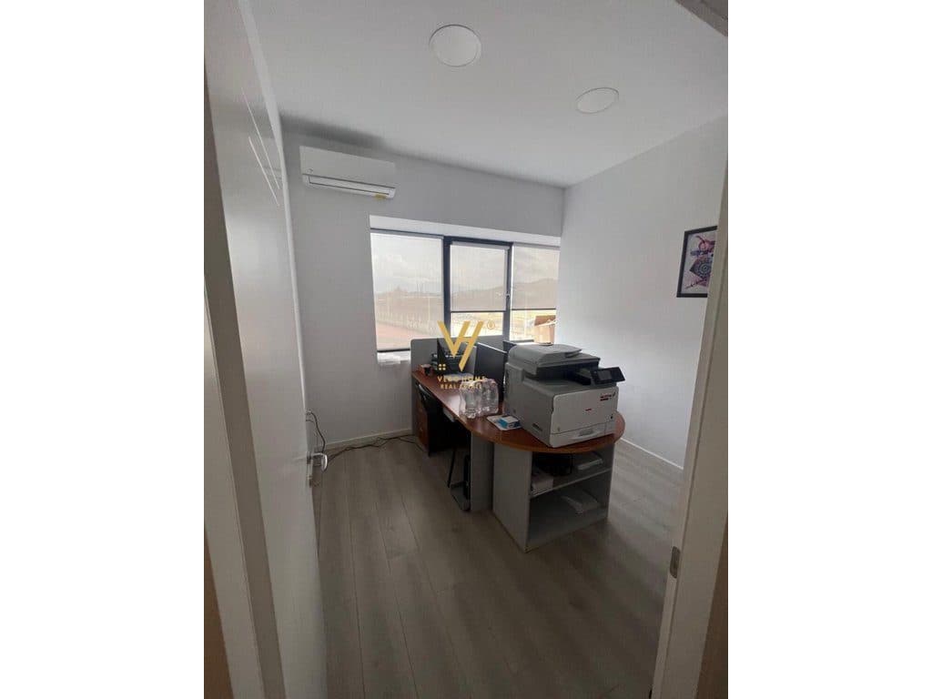 SHITET KAPANON 1100 M2 NE VORE 650.000 EURO 4