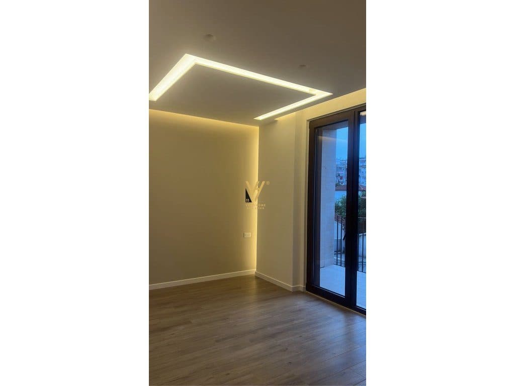 JEPET ZYRE 127 M2 ME QERA TE RRUGA E KOSOVAREVE 1.500 EURO 2