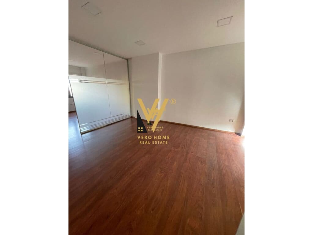 JEPET ZYRE 220 M2 ME QERA TE SELVIA 2.000 EURO 3