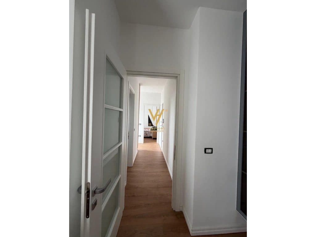 JEPET APARTAMENT 1+1 ME QIRA TE KOMUNA E PARISIT 80.000 LEKE 3