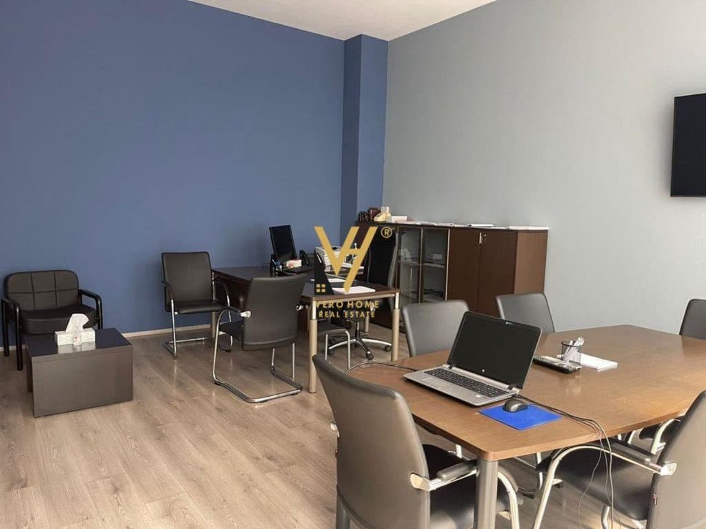 JEPET DYQAN 270 M2 ME QERA NE BLLOK 4.400 EURO