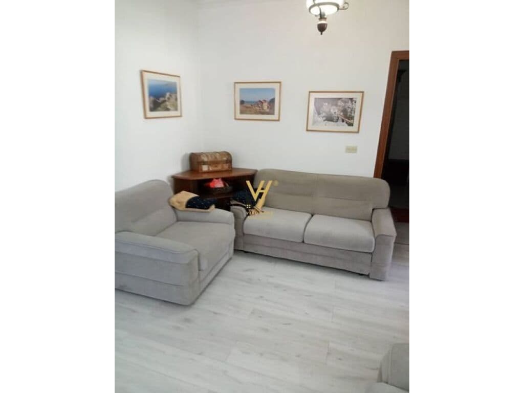 Jepet Apartament 2+1+ballkon me qera te Komuna e Parisit 80 m2
