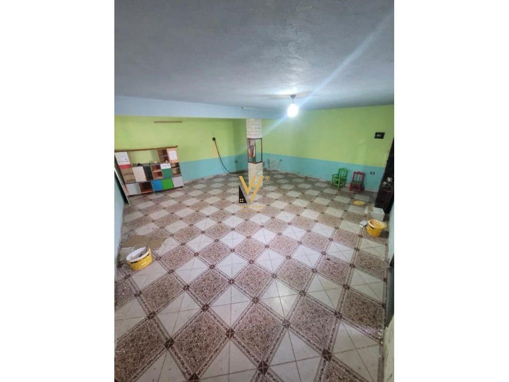 JEPET AMBIENT BIZNESI 170 M2 ME QIRA NE ASTIR 400 EURO