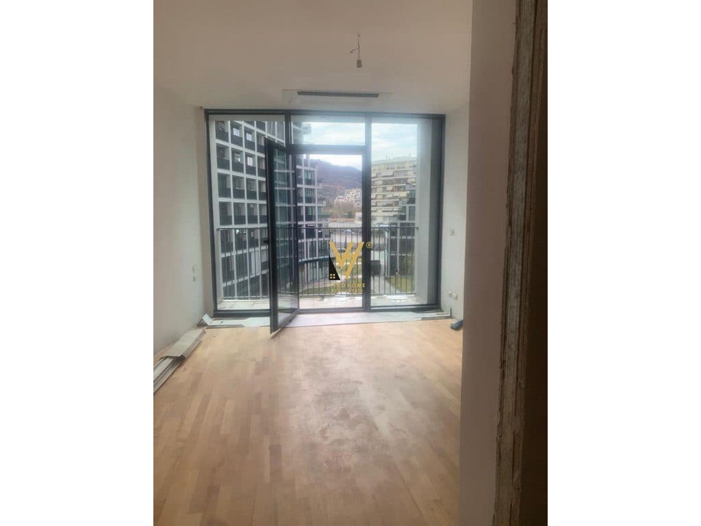 JEPET ZYRE 158 M2 ME QIRA TE LIQENI, LAKE VIEW 1.850 EURO 4