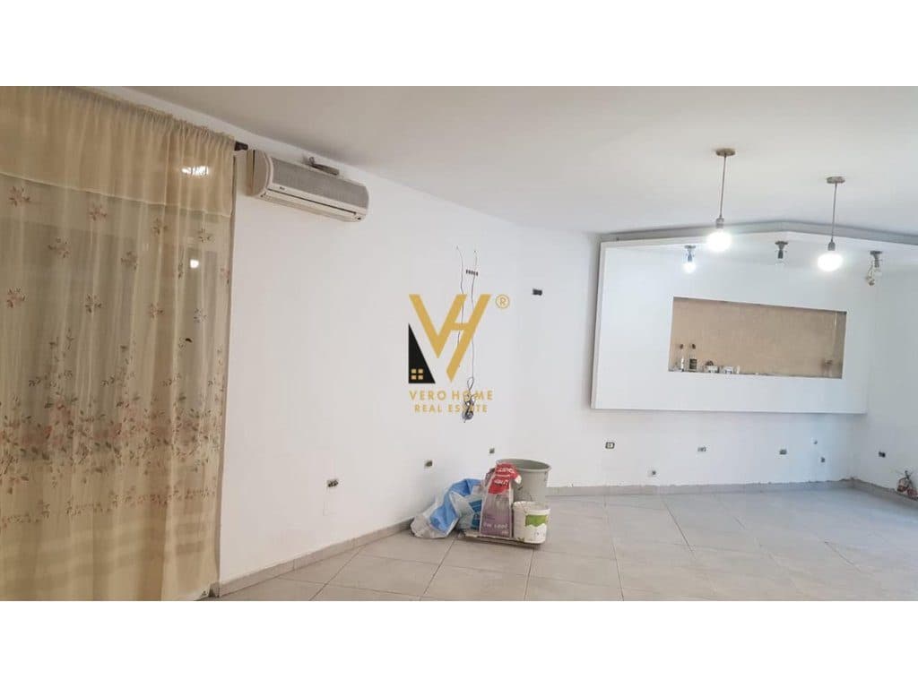 JEPET AMBIENT BIZNESI 69 M2 ME QERA TE ZOGU ZI 650 EURO 2