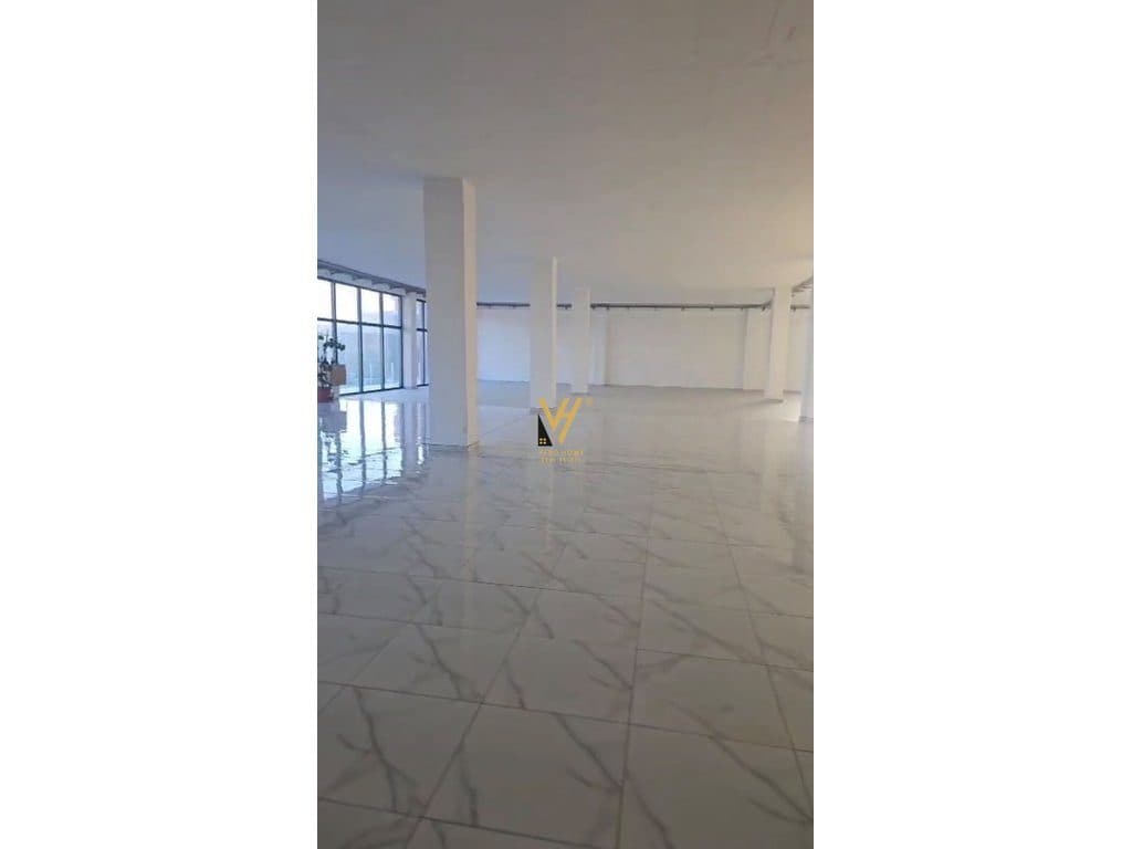 JEPEN DY KATE BIZNESI 3.400 M2 ME QIRA NE FUSHE KRUJE 6.000 EURO 1
