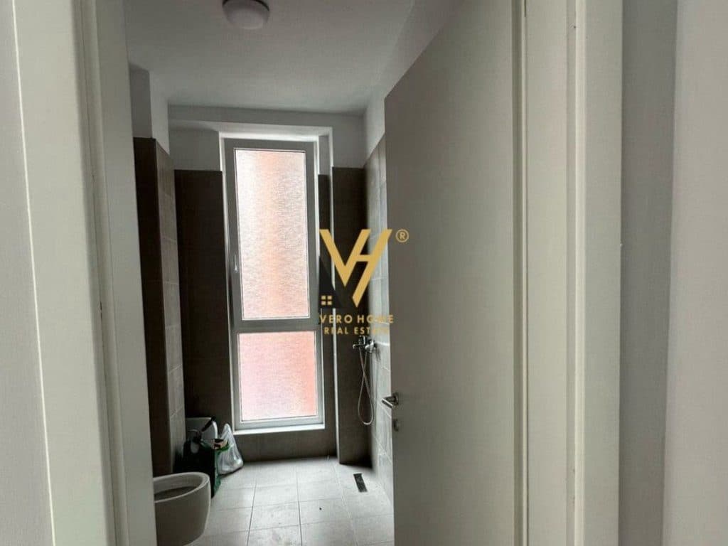 JEPET ZYRE 122 M2 ME QERA TE STACIONI I TRENIT 1.300 EURO 3