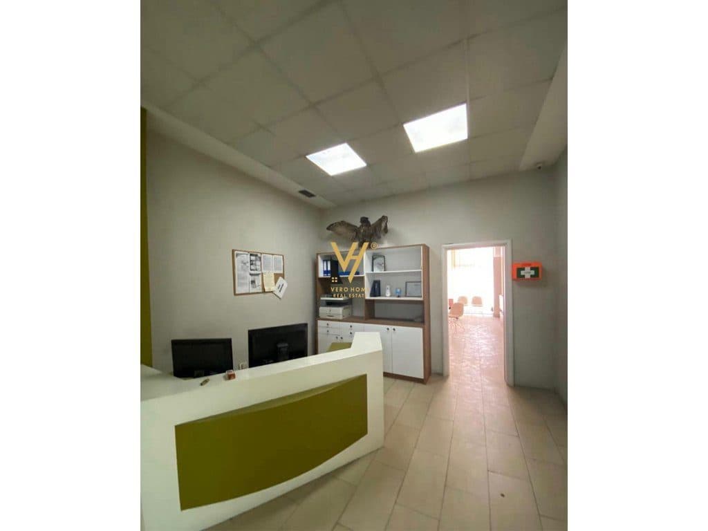 JEPET ZYRE 60 M2 ME QIRA TE RRUGA E KAVAJES 1.200 EURO