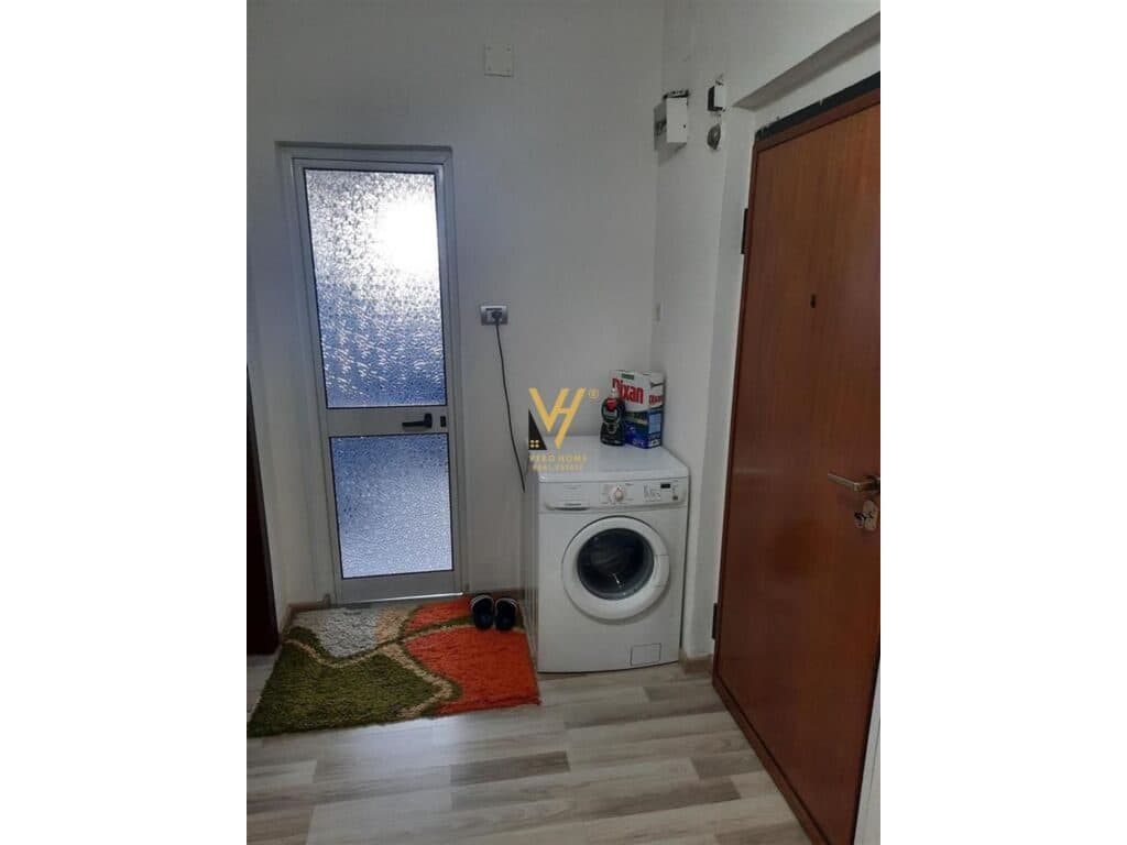 Shitet Apartament 2+1+ballkon te Rruga Foto Janku 90 m2 2