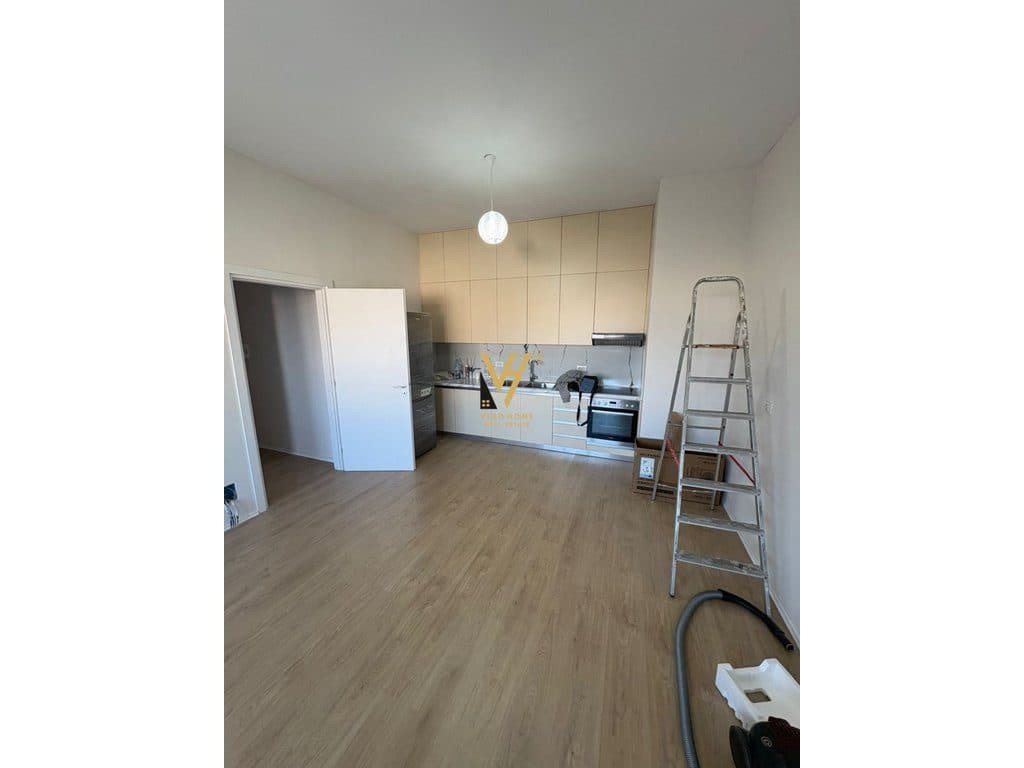 JEPET ZYRE 96 M2 ME QIRA NE VASIL SHANTO 1.500 EURO 2