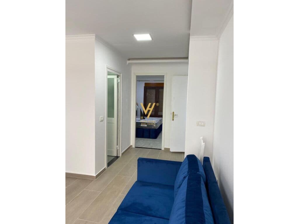 Jepet Apartament 1+1+ballkon me qera te Shkolla e Bashkuar 50 m2