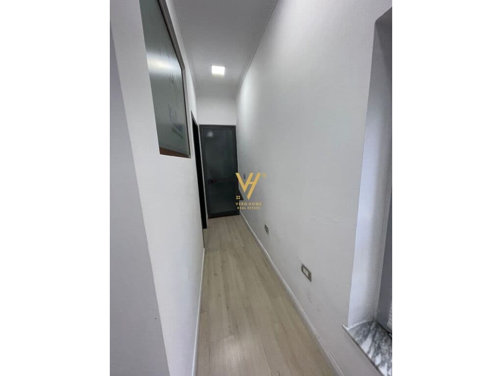 Shitet ambient biznesi te Selvia 32 m2