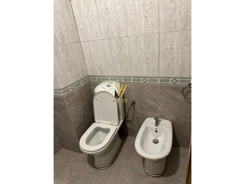 JEPET ZYRE 130 M2 ME QIRA TEK ISH EKSPOZITA 80.000 LEKE 4