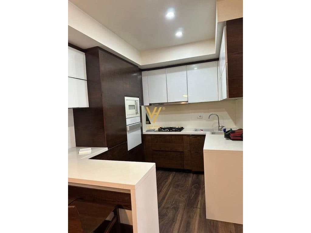 JEPET APARTAMENT 3+1+BLK ME QERA TE KOM.KONTAKT, ISH PARKU 95.000 LEKE 3