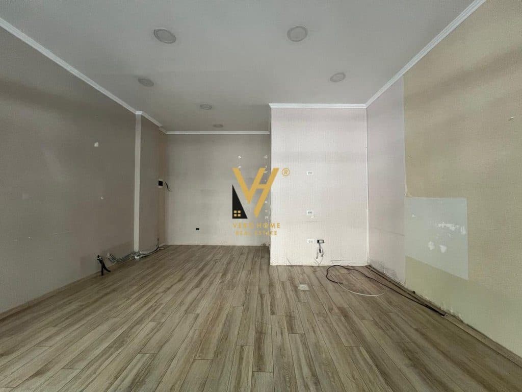 JEPET DYQAN 40 M2 ME QIRA TE KOMUNA E PARISIT 500 EURO