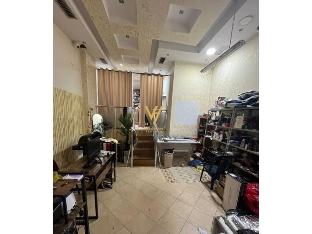Jepet Dyqan me qera te Rruga 5 Maji 130 m2 2