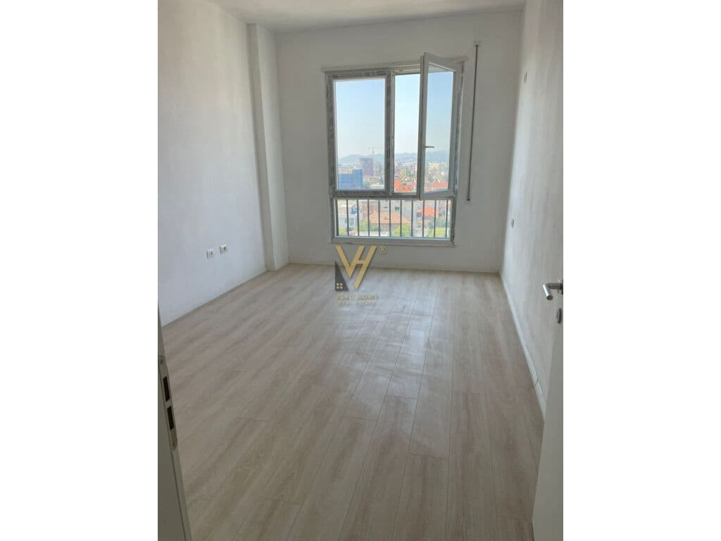 Shitet apartament 2+1 +2 te Rruga 5 Maji 100 m2
